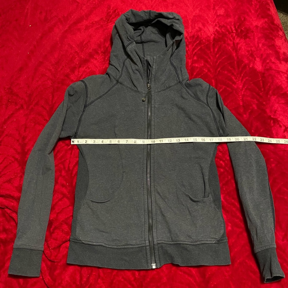 Lululemon Sz 6 fan favorite signature hoodie the perfect pre post workout layer - Picture 1 of 17